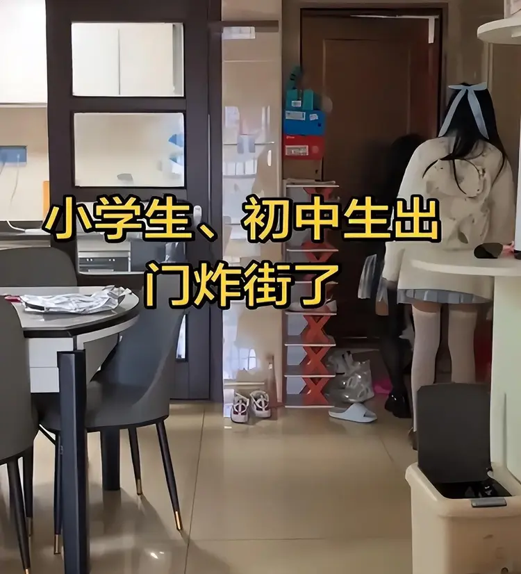 kaiyun sports-“我女儿敢这样，腿给砸断”，宝妈晒2个女儿出门，装束让人怒了